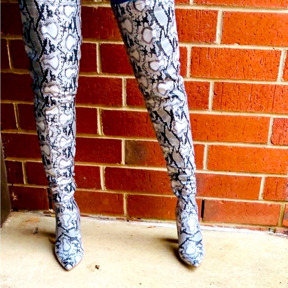 Thigh high Snakeskin boots - Picture 2 of 2